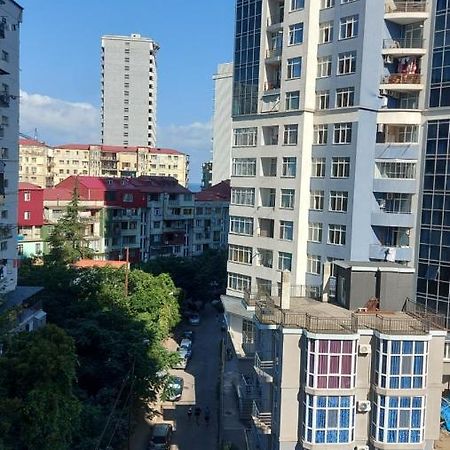 Andrew'S 2 Rooms Apartment In Batumi Ანდრიას 2 Ოთახიანი Აპარტამენტი Ბათუმში エクステリア 写真