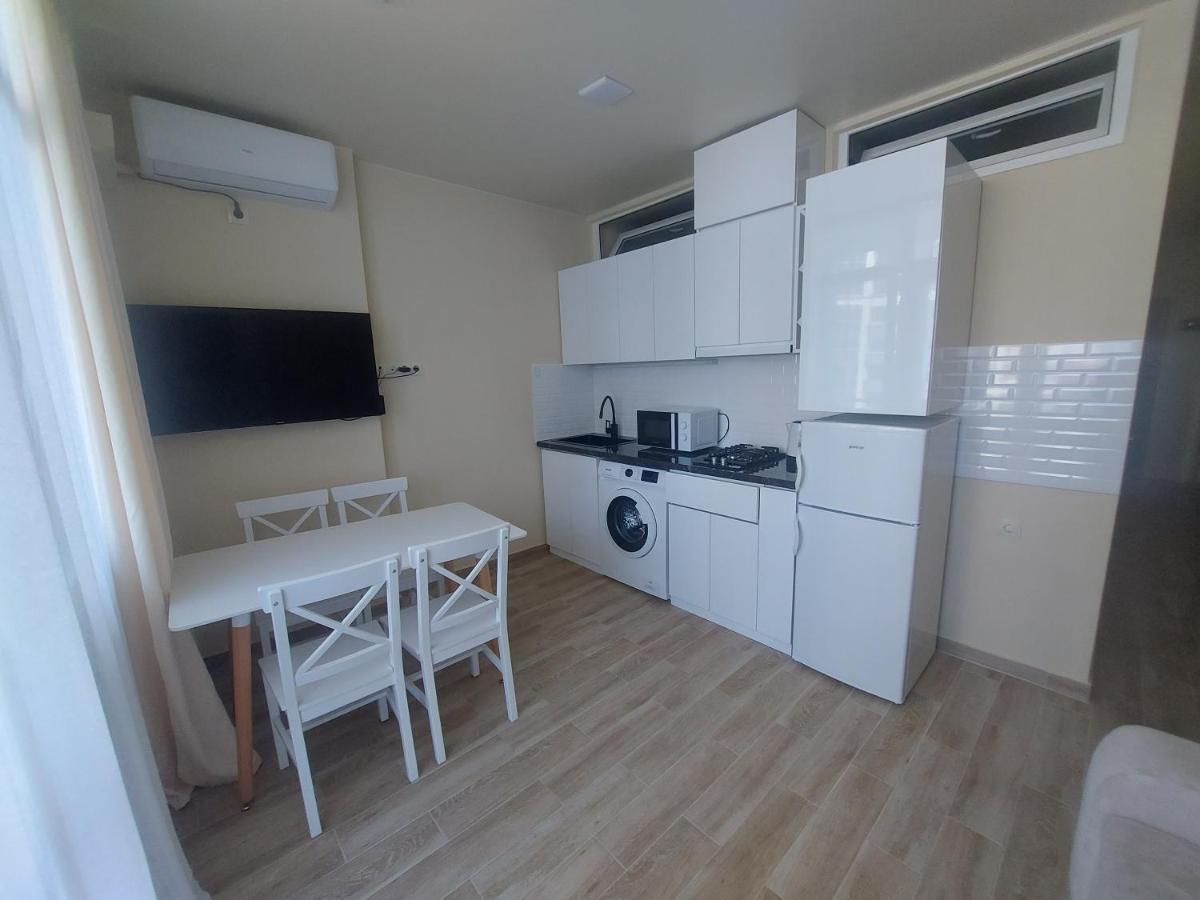 Andrew'S 2 Rooms Apartment In Batumi Ანდრიას 2 Ოთახიანი Აპარტამენტი Ბათუმში エクステリア 写真