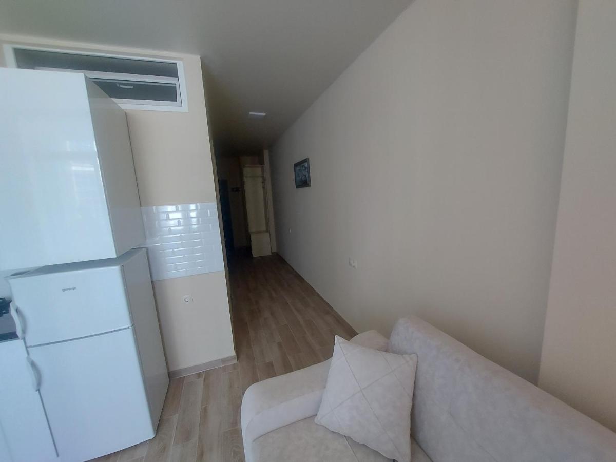 Andrew'S 2 Rooms Apartment In Batumi Ანდრიას 2 Ოთახიანი Აპარტამენტი Ბათუმში エクステリア 写真